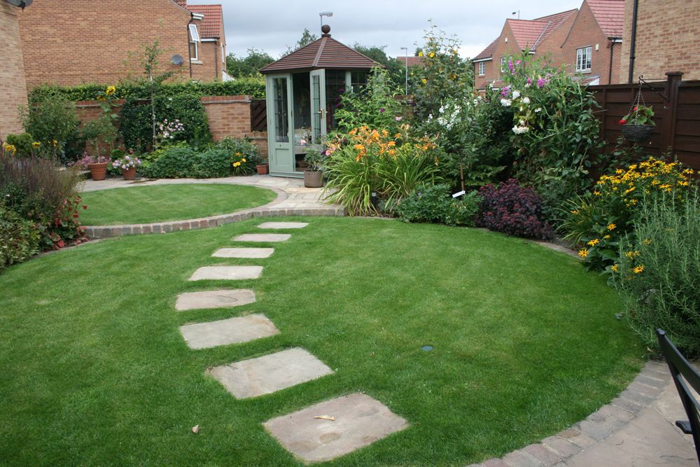 stepping stones through lawn